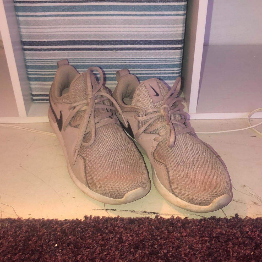 Nike sneakers (size - 6.5)